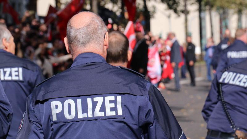 German Police Hide Background of Syrian ‘Asylum Seeker’ Arrested for Stabbing Man in Neck