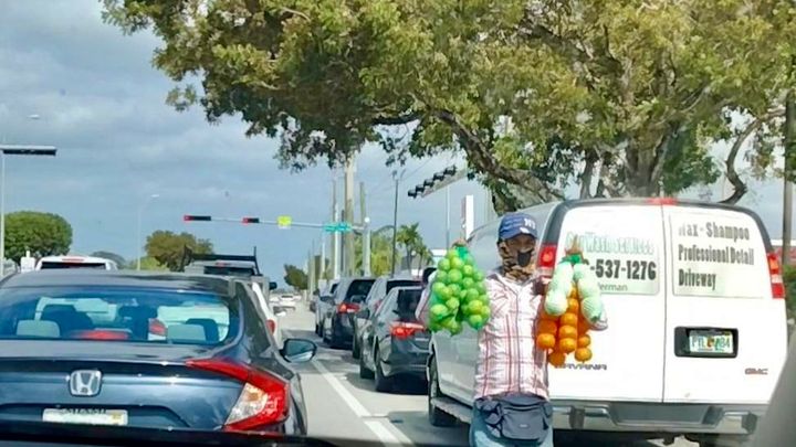 A Conversation With a Miami Street Peddler