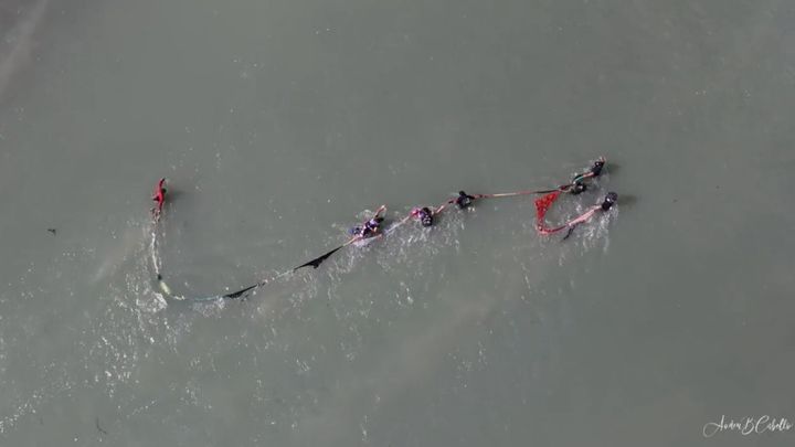 WATCH: Illegals Use Rope Made From Clothes to Cross Rio Grande