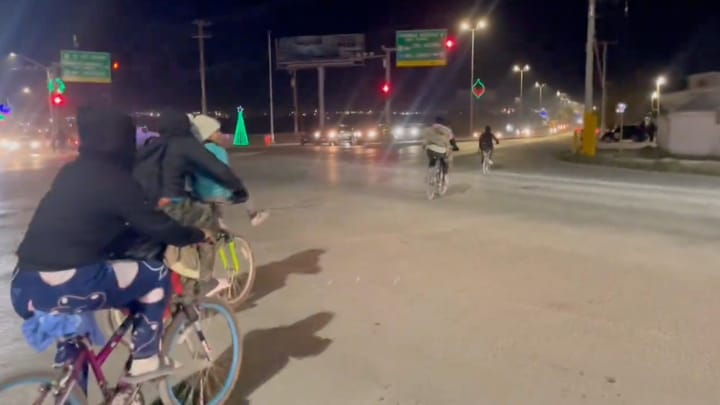 WATCH: Migrants Buying Bikes in Mexican Border City to Reach US Faster