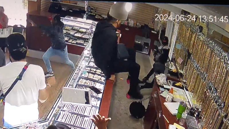 WATCH: Gang of Armed Hispanic Thieves Raid Colorado Jewelry Shop